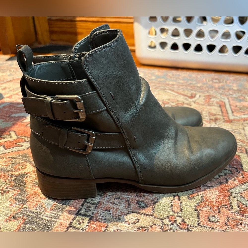 Old Navy Women’s 9 Ankle Boots